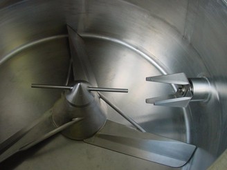 Mísení suchých směsí s tekutými příměsemi