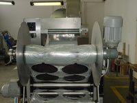 Dodáváme přípravky pro navíjení odpadní fólie jako příslušenství balících strojů