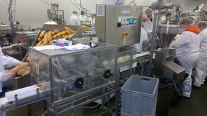 Řezací a plnící stroj baget Mavet - typ RSS