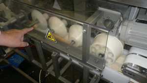 Řezací a plnící stroj baget Mavet - typ RSS